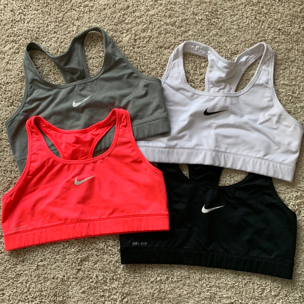 Womens Nike medium impact sports bra lot